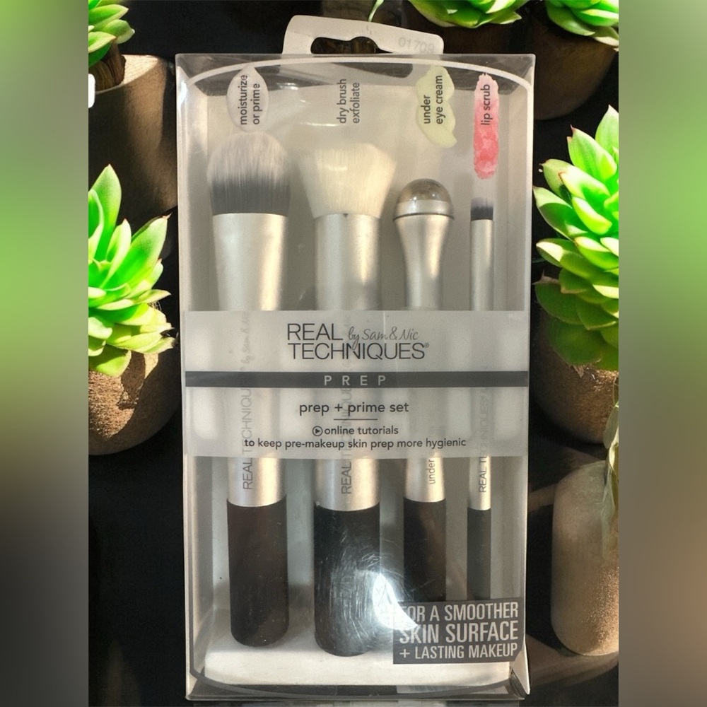Real Techniques Prep Set with Silver and Black Brushes